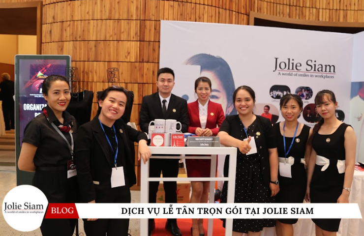 Lễ tân có trình độ và chuyên môn từ Jolie Siam